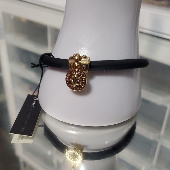 NWT Marc By Marc Jacobs Black With Gold Tone TurnLock Charm Rubber Bracelet - Picture 6 of 12